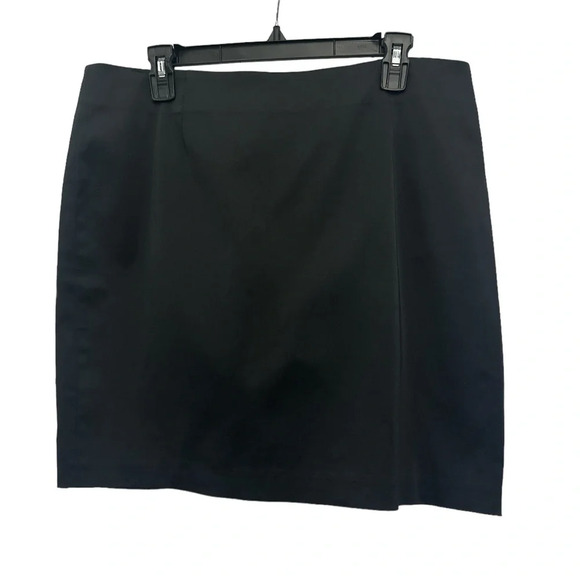 Boston Proper Mini Skirt Black Satin Feel Capsule Basic Size 14 - Picture 1 of 4